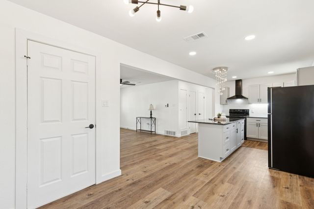 10325 Maylee Boulevard, Dallas, TX 75228