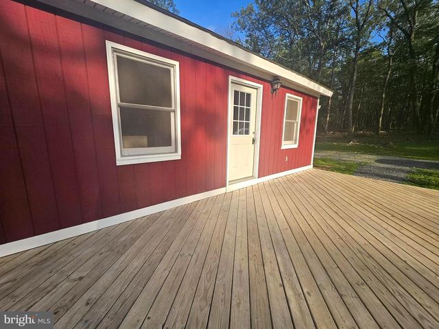 136 N PIONEER LN, Augusta, WV 26704