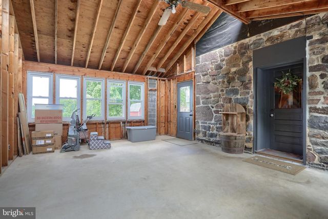 6767 SCHOOLHOUSE RD, Hershey, PA 17033