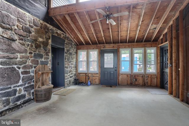 6767 SCHOOLHOUSE RD, Hershey, PA 17033