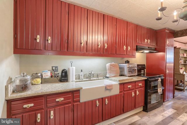 6767 SCHOOLHOUSE RD, Hershey, PA 17033