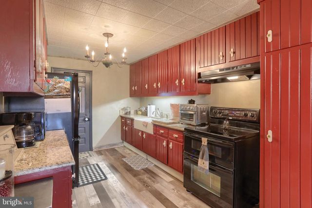 6767 SCHOOLHOUSE RD, Hershey, PA 17033