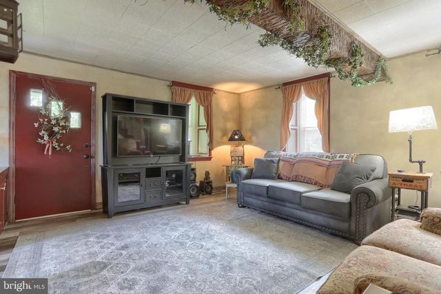 6767 SCHOOLHOUSE RD, Hershey, PA 17033