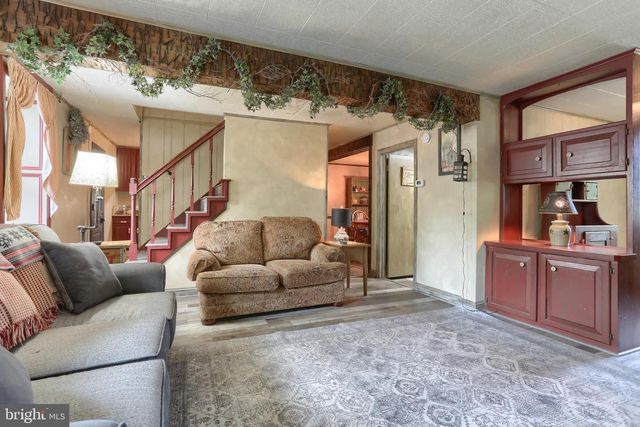 6767 SCHOOLHOUSE RD, Hershey, PA 17033