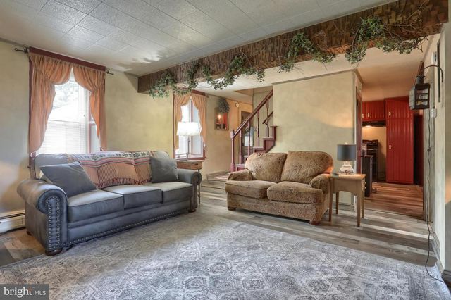 6767 SCHOOLHOUSE RD, Hershey, PA 17033