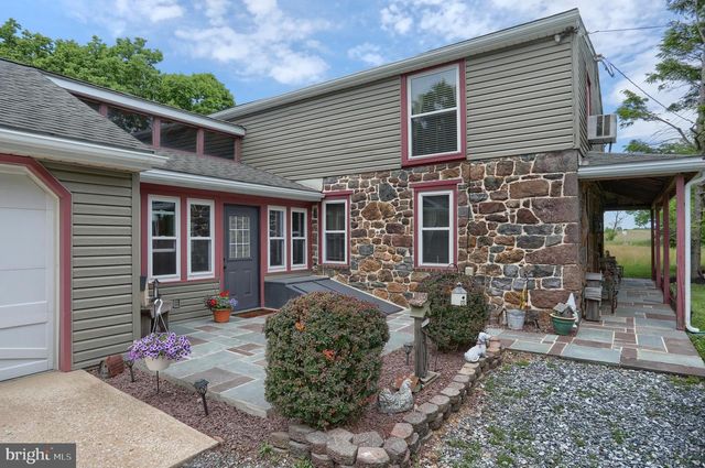 6767 SCHOOLHOUSE RD, Hershey, PA 17033