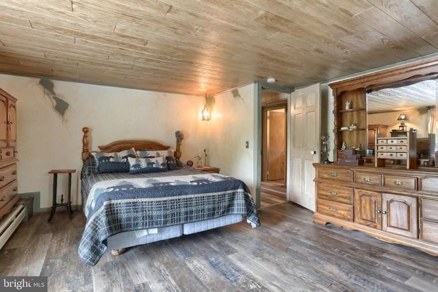 6767 SCHOOLHOUSE RD, Hershey, PA 17033