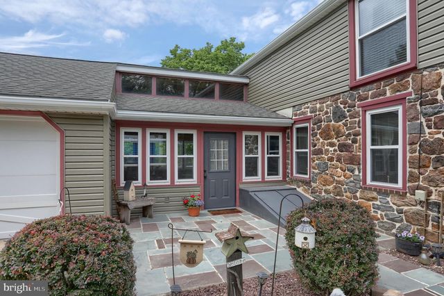 6767 SCHOOLHOUSE RD, Hershey, PA 17033