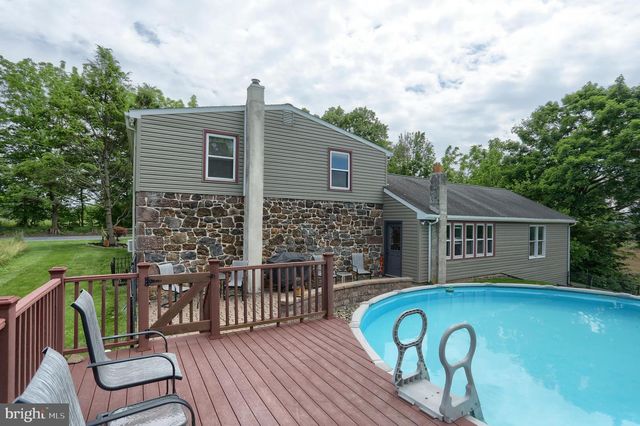 6767 SCHOOLHOUSE RD, Hershey, PA 17033