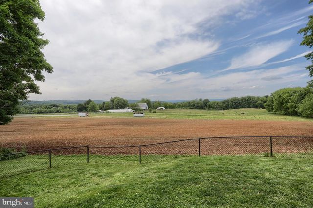 6767 SCHOOLHOUSE RD, Hershey, PA 17033