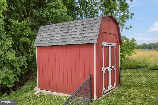 6767 SCHOOLHOUSE RD, Hershey, PA 17033