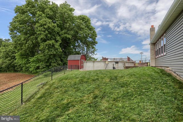 6767 SCHOOLHOUSE RD, Hershey, PA 17033