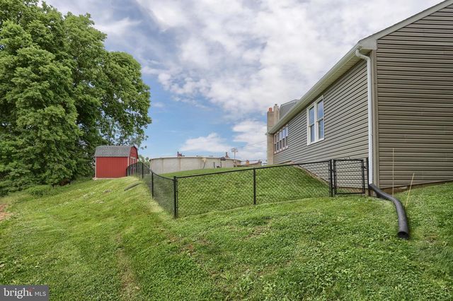 6767 SCHOOLHOUSE RD, Hershey, PA 17033