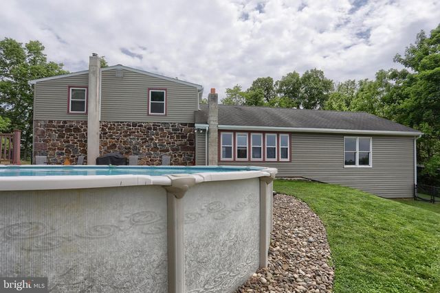 6767 SCHOOLHOUSE RD, Hershey, PA 17033