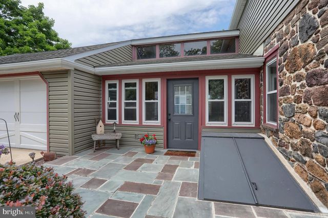 6767 SCHOOLHOUSE RD, Hershey, PA 17033