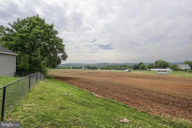 6767 SCHOOLHOUSE RD, Hershey, PA 17033