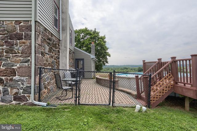 6767 SCHOOLHOUSE RD, Hershey, PA 17033
