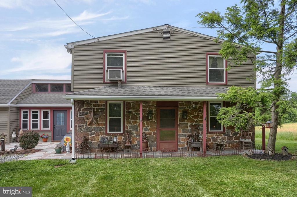 6767 SCHOOLHOUSE RD, Hershey, PA 17033