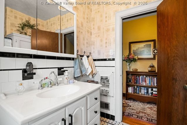 1012 Edgewood Drive, Charleston, WV 25302