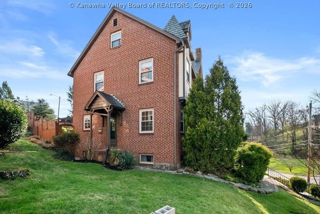 1012 Edgewood Drive, Charleston, WV 25302