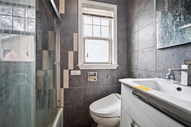 3111 Lincoln Avenue, Des Moines, IA 50310