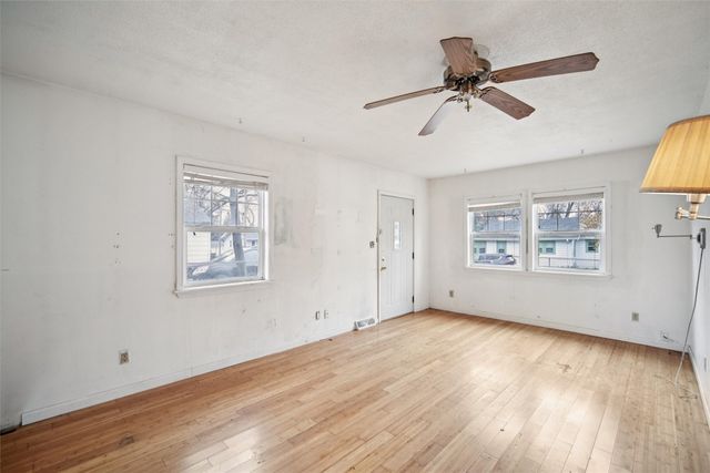 3111 Lincoln Avenue, Des Moines, IA 50310