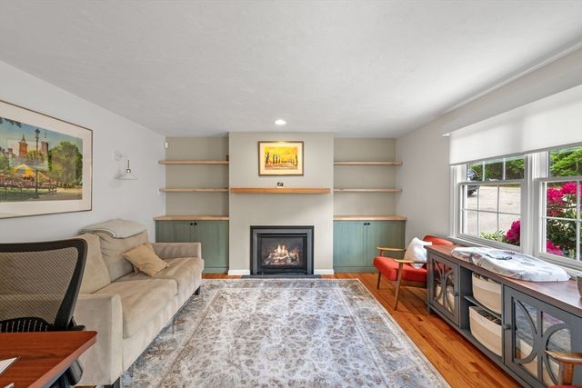 24 Blossom St, Waltham, MA 02451