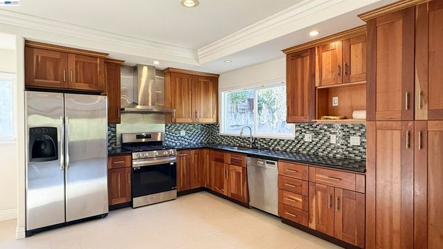 3682 Seven Hills Road B, Castro Valley, CA 94546