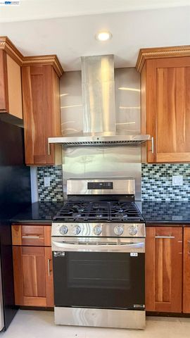 3682 Seven Hills Road B, Castro Valley, CA 94546
