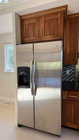 3682 Seven Hills Road B, Castro Valley, CA 94546