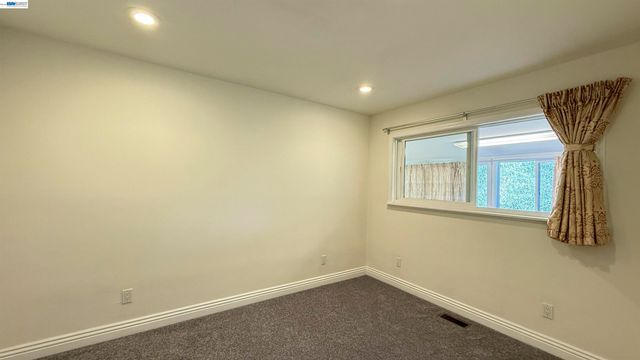 3682 Seven Hills Road B, Castro Valley, CA 94546