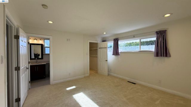 3682 Seven Hills Road B, Castro Valley, CA 94546