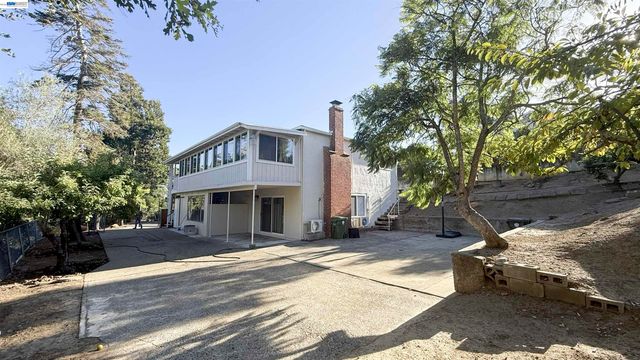 3682 Seven Hills Road B, Castro Valley, CA 94546