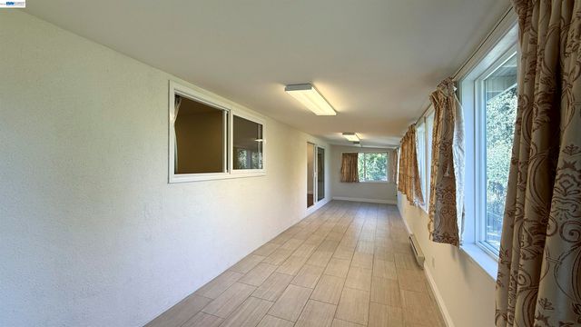 3682 Seven Hills Road B, Castro Valley, CA 94546