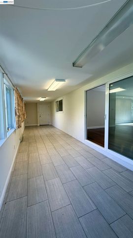 3682 Seven Hills Road B, Castro Valley, CA 94546