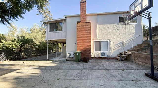 3682 Seven Hills Road B, Castro Valley, CA 94546