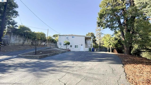 3682 Seven Hills Road B, Castro Valley, CA 94546