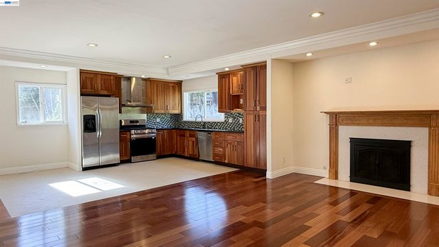 3682 Seven Hills Road B, Castro Valley, CA 94546