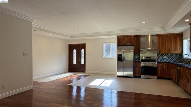 3682 Seven Hills Road B, Castro Valley, CA 94546