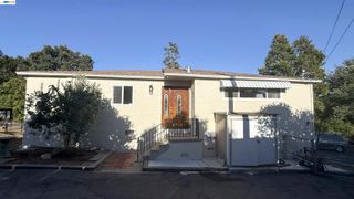 3682 Seven Hills Road B, Castro Valley, CA 94546