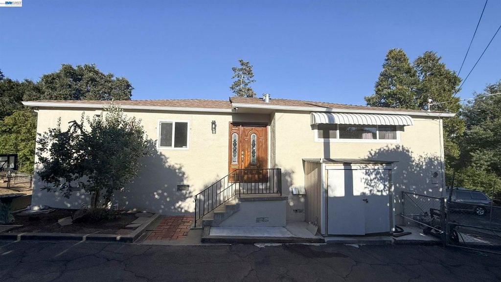 3682 Seven Hills Road B, Castro Valley, CA 94546