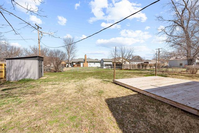 421 E Kirwin Ave., Salina, KS 67401