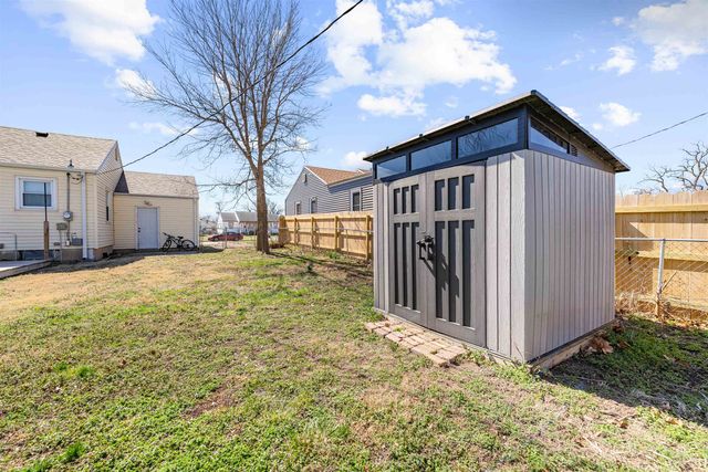 421 E Kirwin Ave., Salina, KS 67401