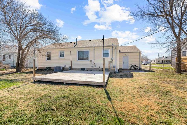 421 E Kirwin Ave., Salina, KS 67401