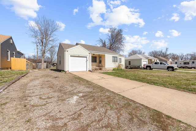 421 E Kirwin Ave., Salina, KS 67401