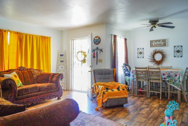 1328 N Leslie Street, Visalia, CA 93291