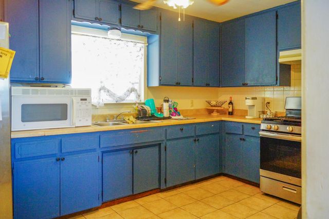 1328 N Leslie Street, Visalia, CA 93291