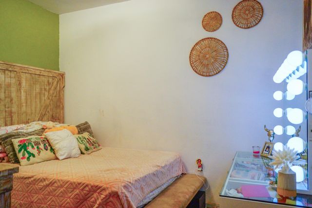 1328 N Leslie Street, Visalia, CA 93291