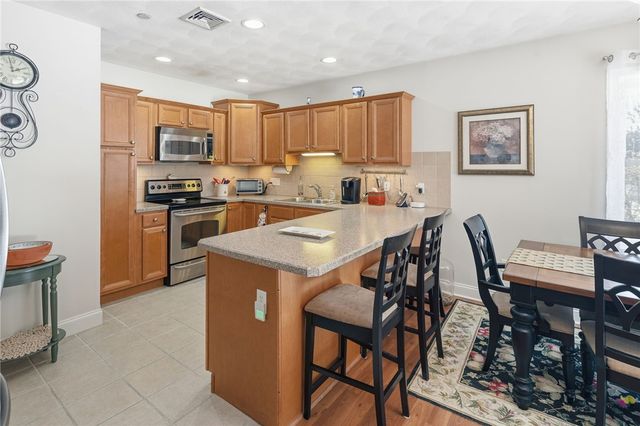 200 Roger Williams Avenue 201, East Providence, RI 02916