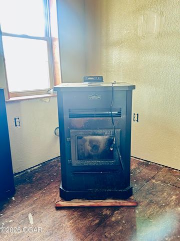 756 Cyclone Road, Pineville, MO 64856